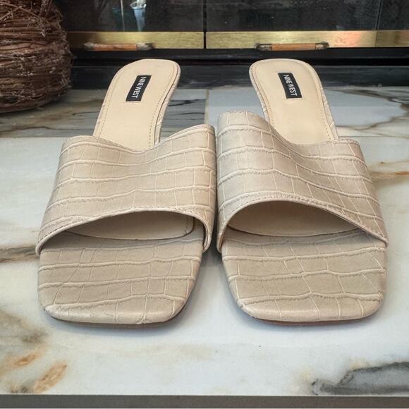 Nine West Women’s Croco Embossed Beige Mules Slides Heels Pumps Size 9.5 - Picture 8 of 9
